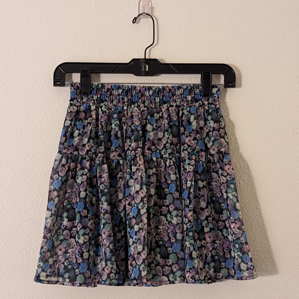 H&M Divided Floral Mini Pleated Skater skirt, Lined, Light Weight, Size US 6